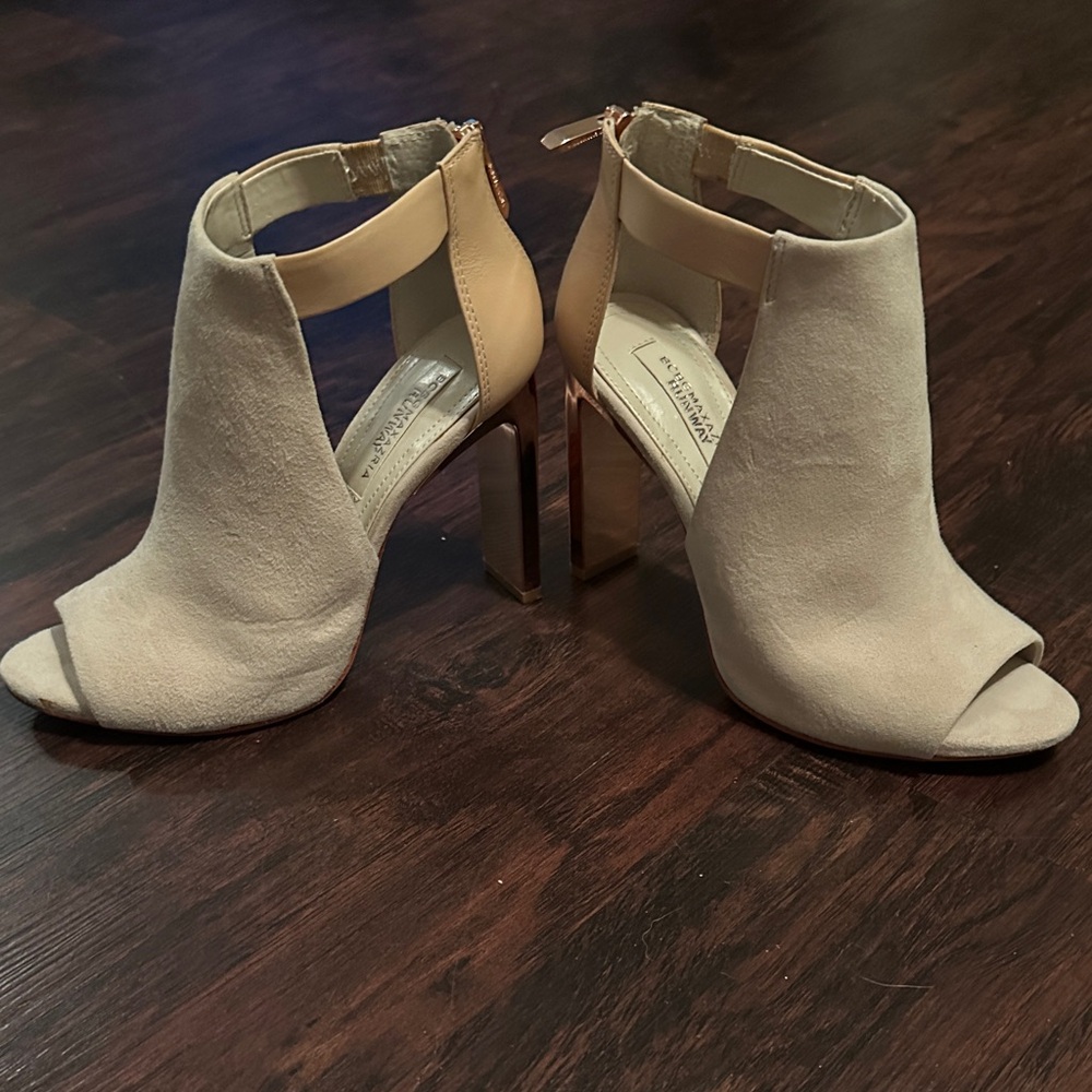 BCBG Women’s Size 7 Beige Suede Peep-Toe Heeled Booties with Rose Gold Heel
